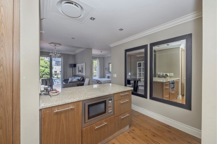 To Let 1 Bedroom Property for Rent in Green Point Western Cape